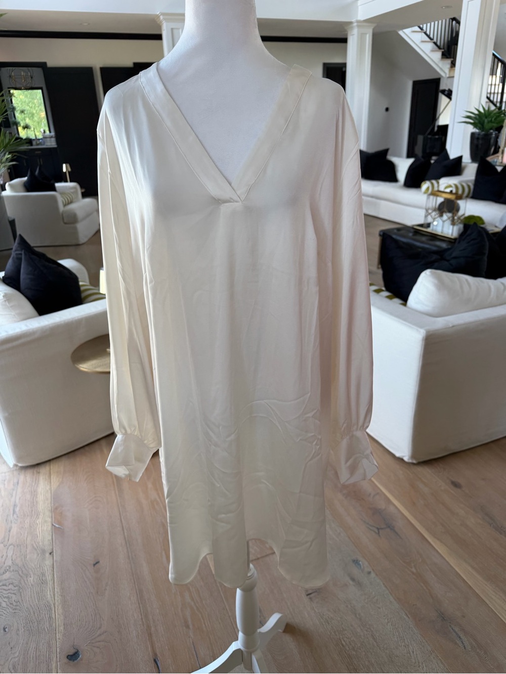 H&M Cream V-Neck Long Sleeve Tunic Dress